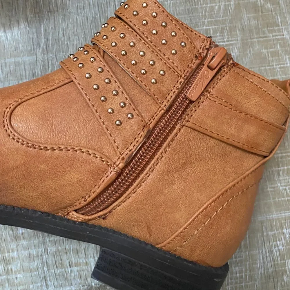 Tan Low Ankle Boots Vegan Faux Leather Women's 6.5 Studs Buckle Western Boho